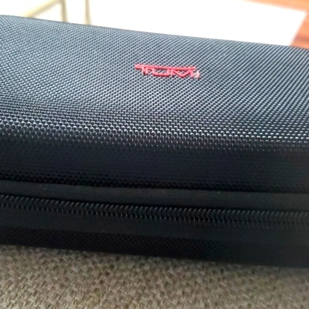 TUMI FOR Delta black  Travel Case new